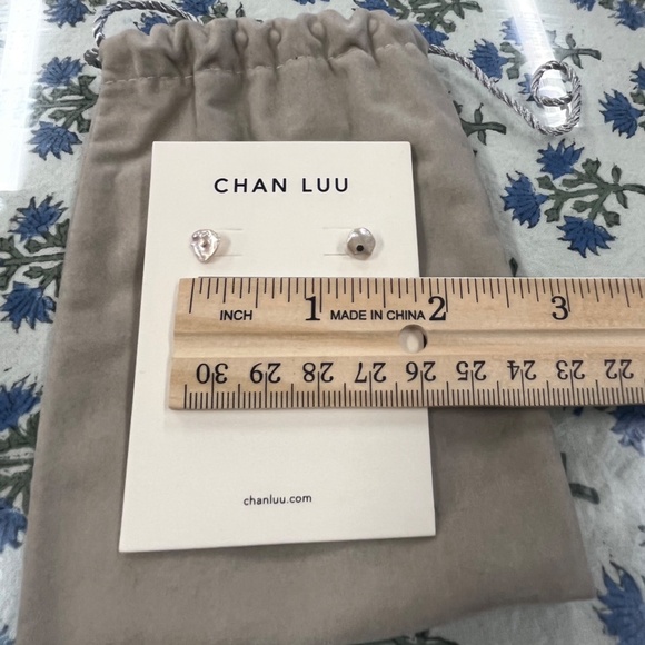 NWT Chan Luu Pearl Stud Earrings - Picture 6 of 13